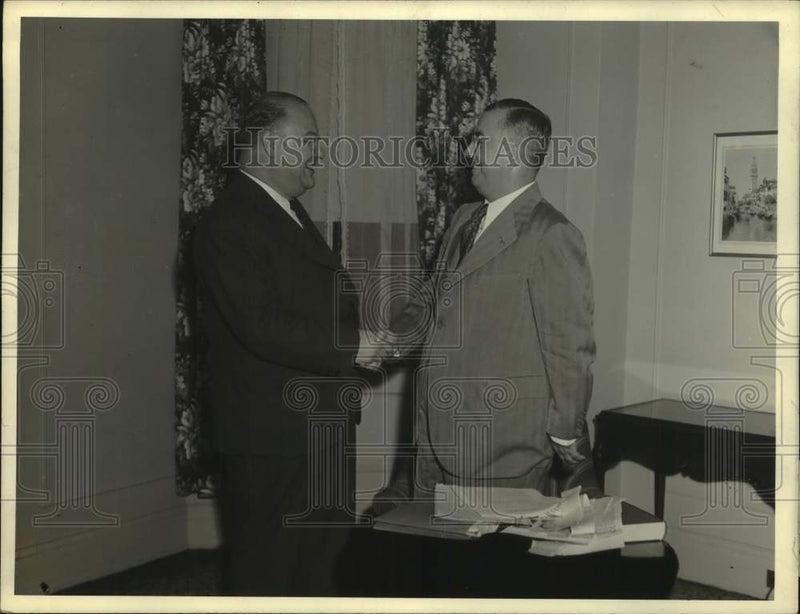 Load image into Gallery viewer, 1941 Press Photo New York Assemblyman Oswald Heck meets with Frank Moore
