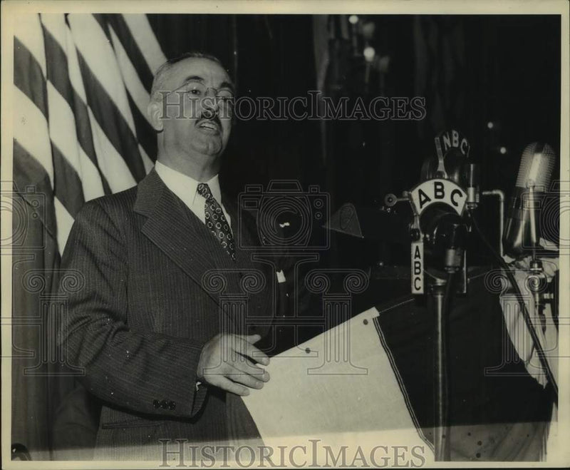 Load image into Gallery viewer, 1946 Press Photo New York State Comptroller Frank C. Moore - tua32459
