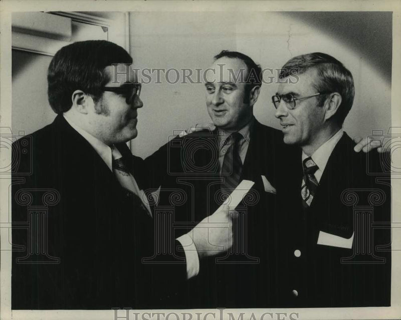 Load image into Gallery viewer, 1973 Press Photo Honeywell Information Systems officers meet in Albany, New York
