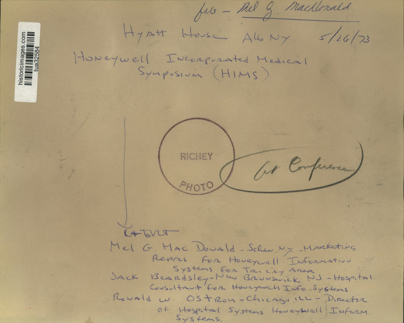 Load image into Gallery viewer, 1973 Press Photo Honeywell Information Systems officers meet in Albany, New York
