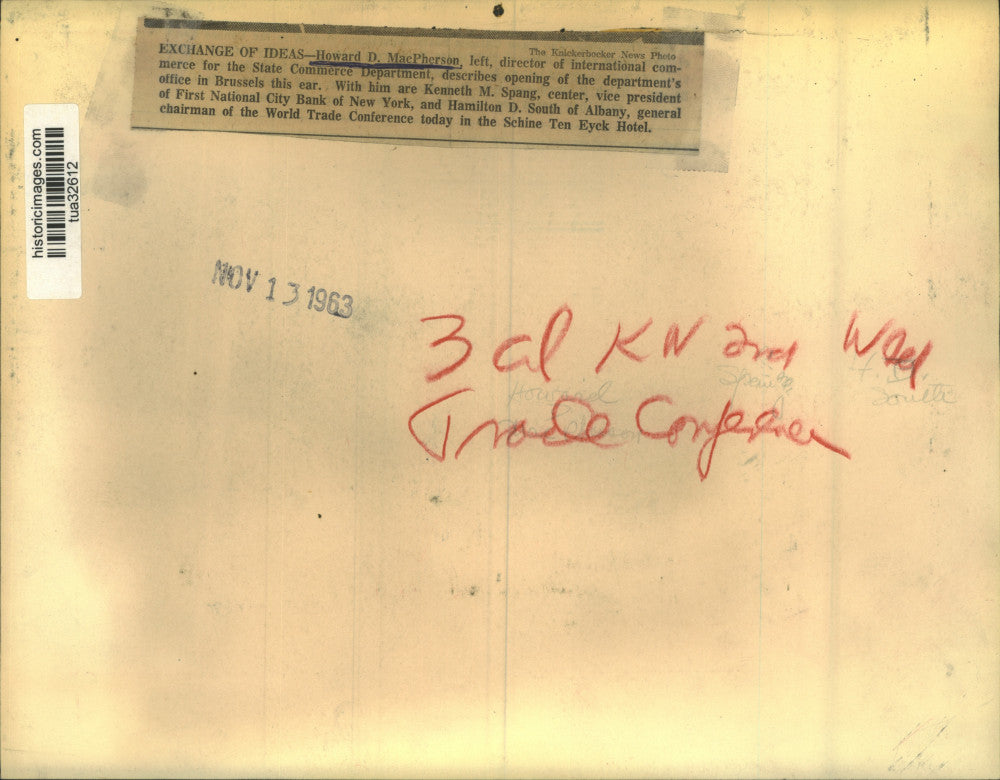 1963 Press Photo New York State Commerce Director speaks with Albany businessmen