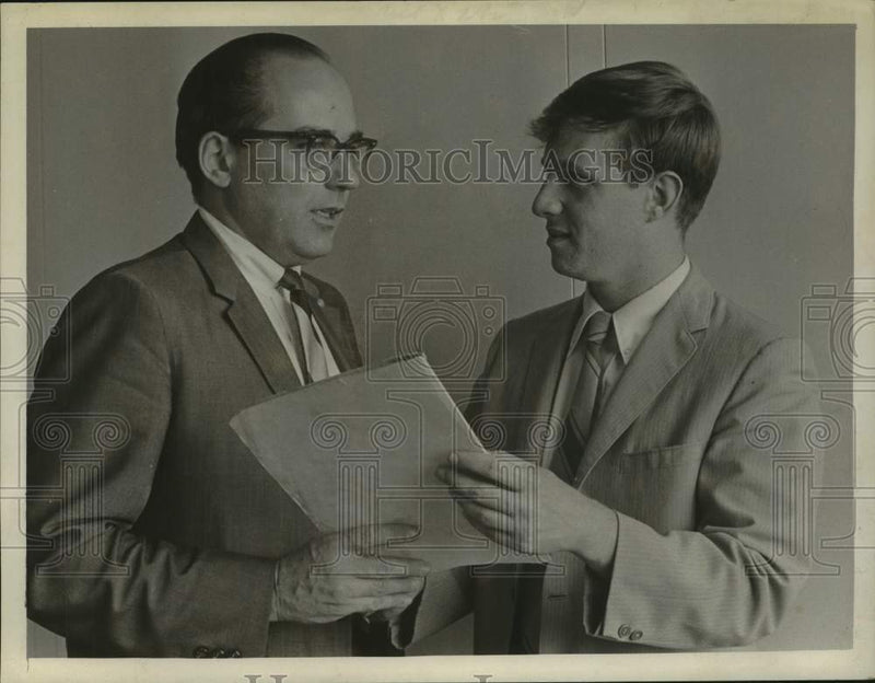 Load image into Gallery viewer, 1969 Press Photo Menands, New York GOP politicians meet to plan strategy
