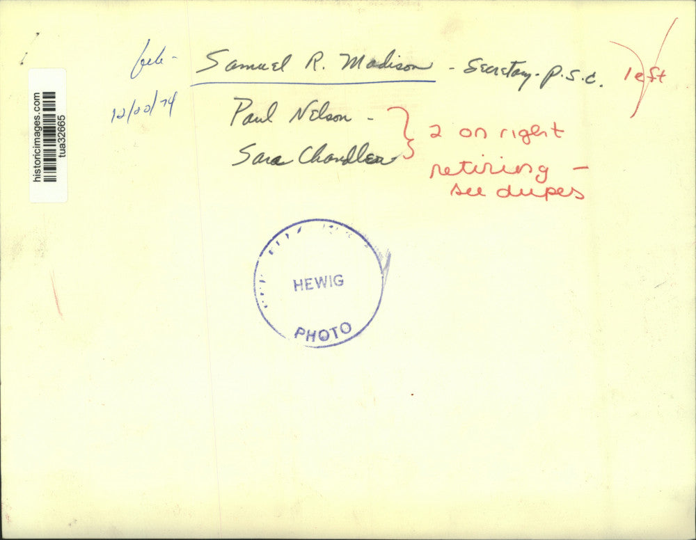 1974 Press Photo NY Public Service Commission secretary greets Albany retirees