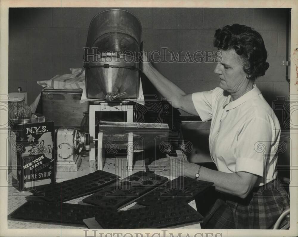 1966 Press Photo Mrs. William Churchill making maple candy in New York