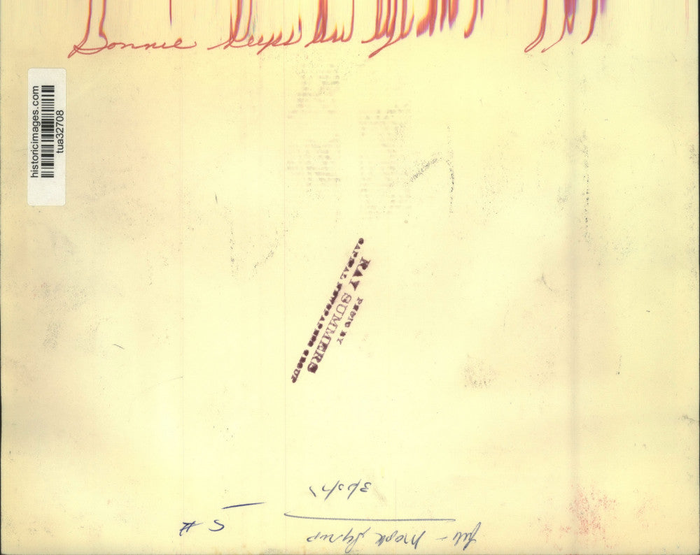 1975 Press Photo Bonnie Reyes watches maple syrup boil on New York farm