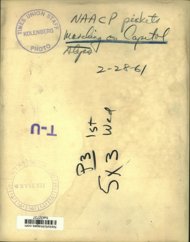 1961 Press Photo NAACP members picket at Capitol in Albany, New York - tua32737