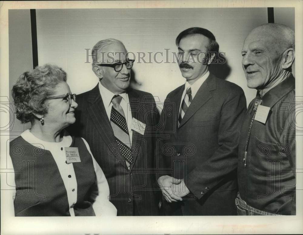 1974 Press Photo Civic organization members meet in Schenectady, New York