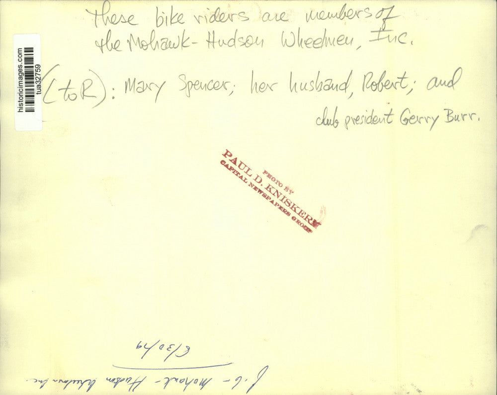 1979 Press Photo Bicyclists consult map during ride in New York - tua32759