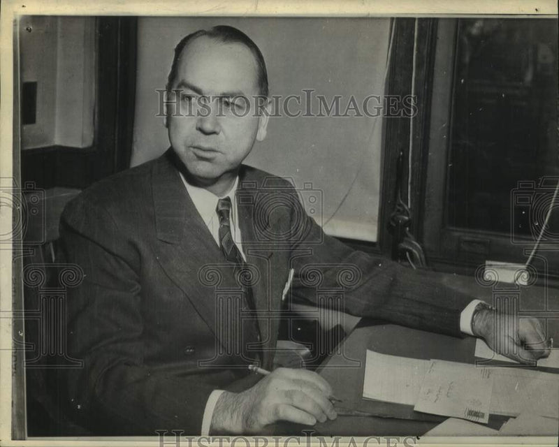 Load image into Gallery viewer, 1944 Press Photo George P. Monoghan, Special Prosecutor, Albany, New York

