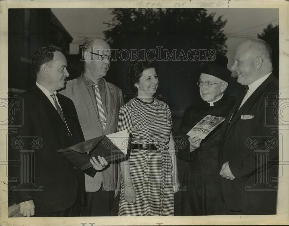 1963 Press Photo Officials plan drum and bugle corps competition in New York