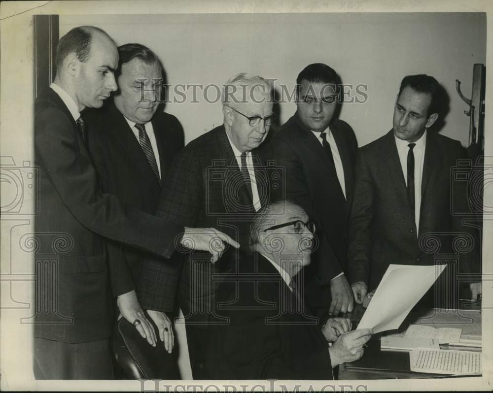 1964 Press Photo Anti-poverty group meets at Cohoes, New York City Hall