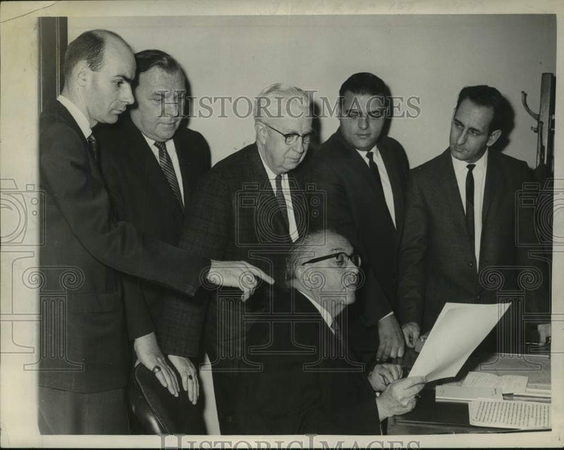 Load image into Gallery viewer, 1964 Press Photo Anti-poverty group meets at Cohoes, New York City Hall
