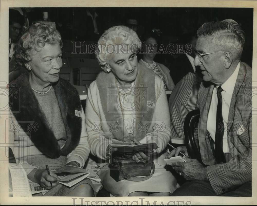 1965 Press Photo Mrs. Kenneth S. MacAffer at Saratoga Raceway, New York