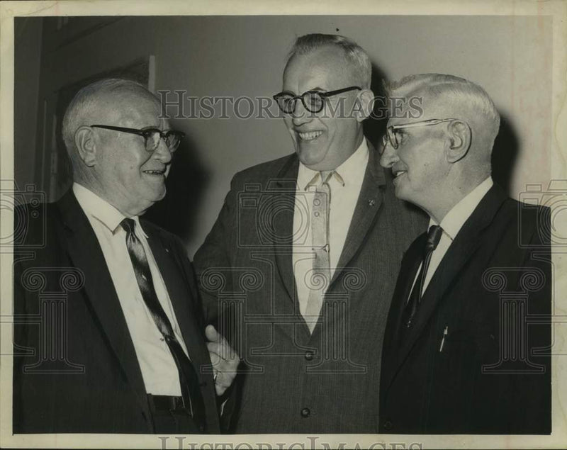 Load image into Gallery viewer, 1965 Press Photo William J. Lyons Sr. with political colleagues in New York
