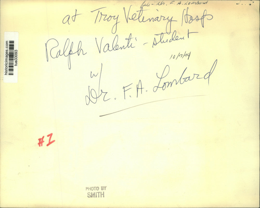 1974 Press Photo Doctor & student tend to pup at Troy, NY Veterinary Hospital