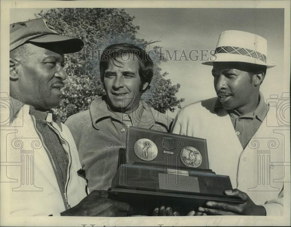 1972 Press Photo Trophy presented to Pro-Am golf tournament winners in New York