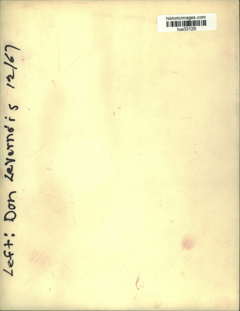 1967 Press Photo Union leaders show union election campaign stickers in New York