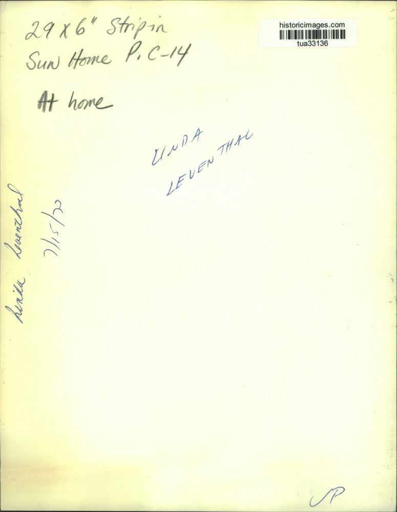 1973 Press Photo Linda Leventhal watering plants in her New York home