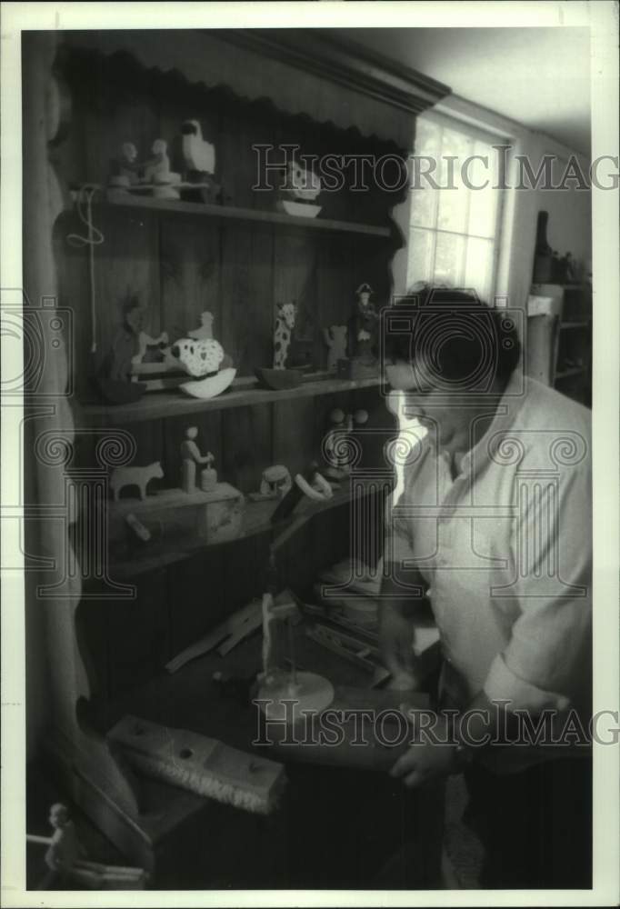 1989 Press Photo David Mitchell, Brookside Museum Curator, Ballston Spa, NY- Historic Images