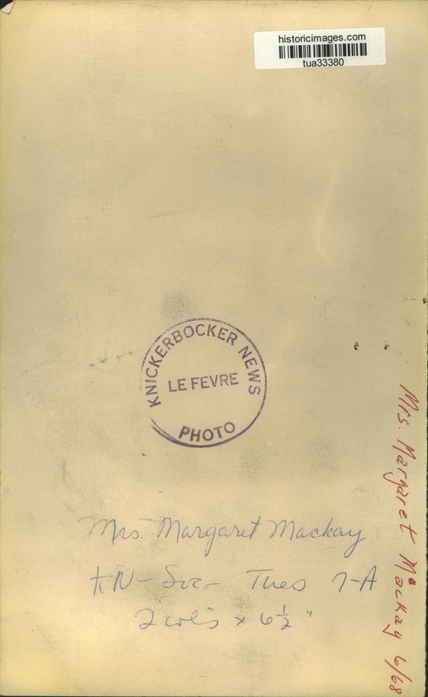 1968 Press Photo Mrs. Margaret Mackay outside International Center, Albany, NY