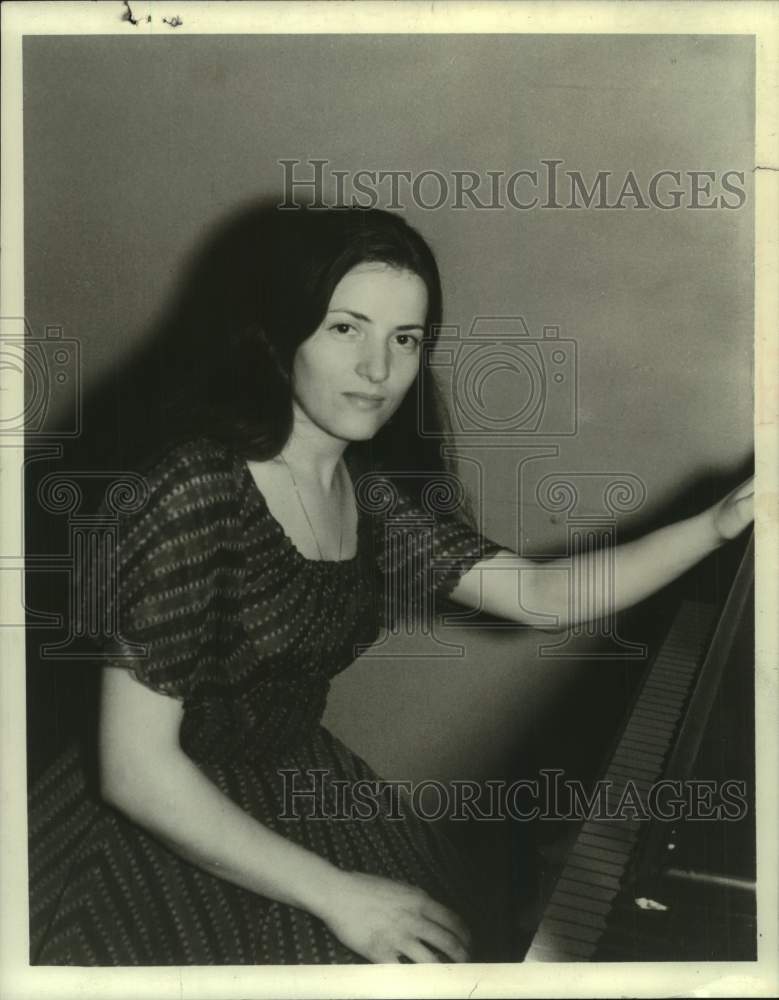 1976 Press Photo Juliana Markold at piano in New York - tua33482- Historic Images