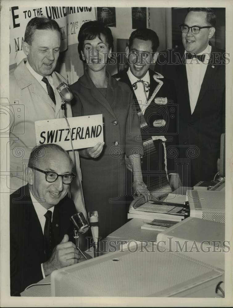 1962 Press Photo Group broadcasts at United Nations Radio Operation, Albany, NY