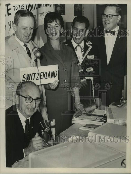 1962 Press Photo Group broadcasts at United Nations Radio Operation, Albany, NY