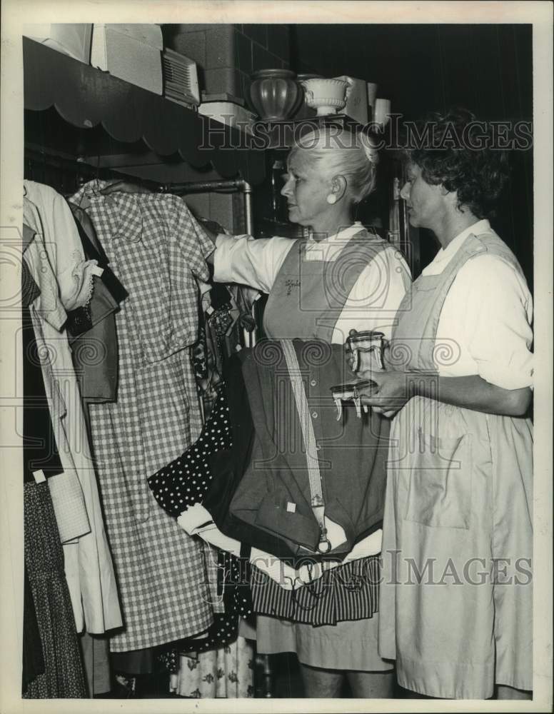 1963 Press Photo Aides sort through clothing at Memorial Hospital, Albany, NY