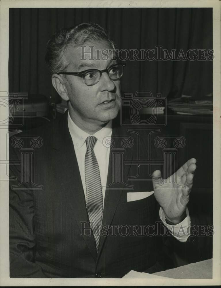 1966 Press Photo F. Joseph Leone, Urban Renewal director, gestures while talking