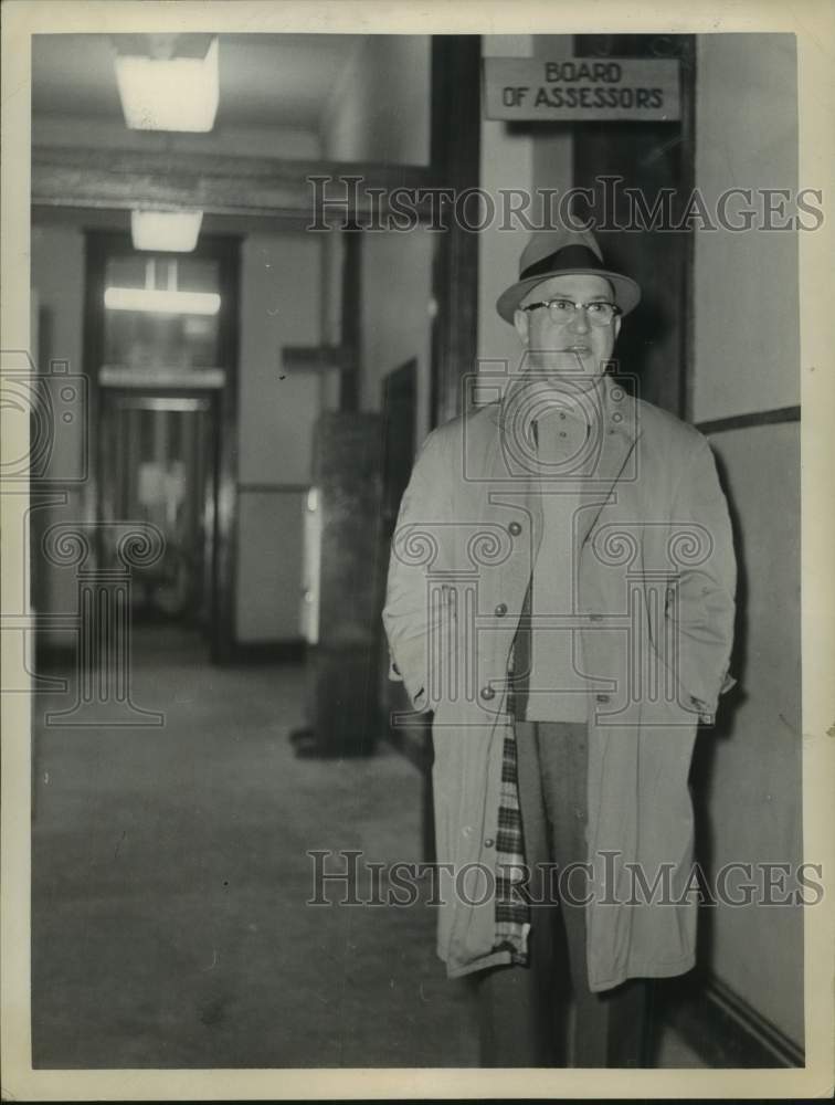 1964 Press Photo Dr Harry W Marra, walks past Board of Assessors office
