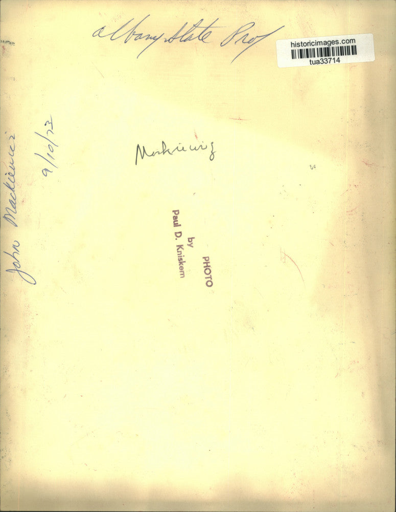 1973 Press Photo Professor John Mackiewicz, State University of New York, Albany