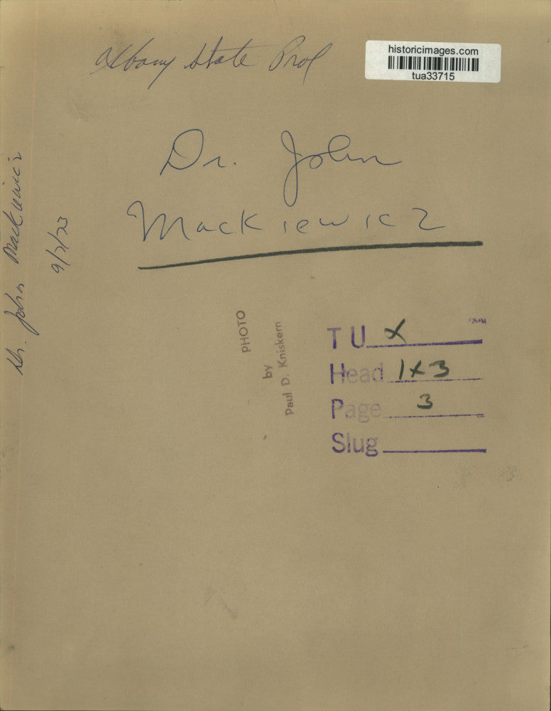 1973 Press Photo Professor John Mackiewicz, State University of New York, Albany