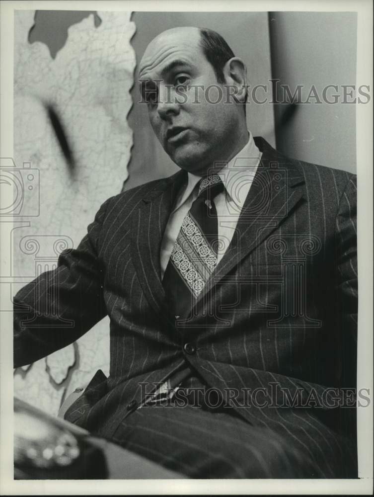 1974 Press Photo Guy Madry sits in chair talking during an interview - tua33754