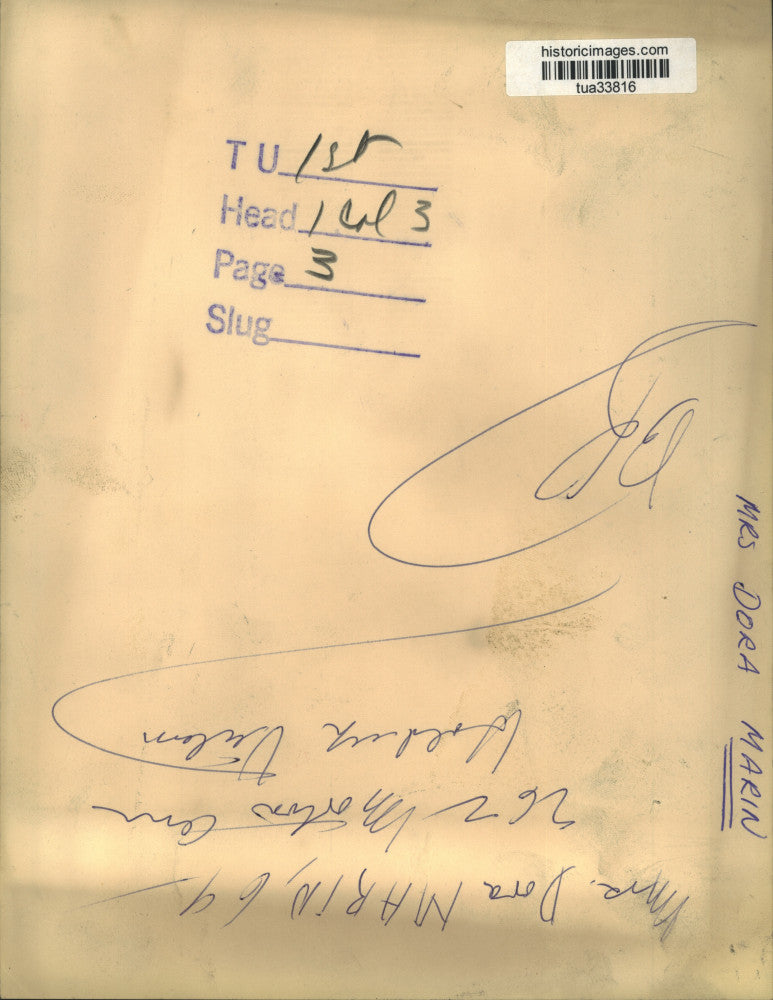 1969 Press Photo Mrs Dora Marin, robbery victim, shops in grocery store