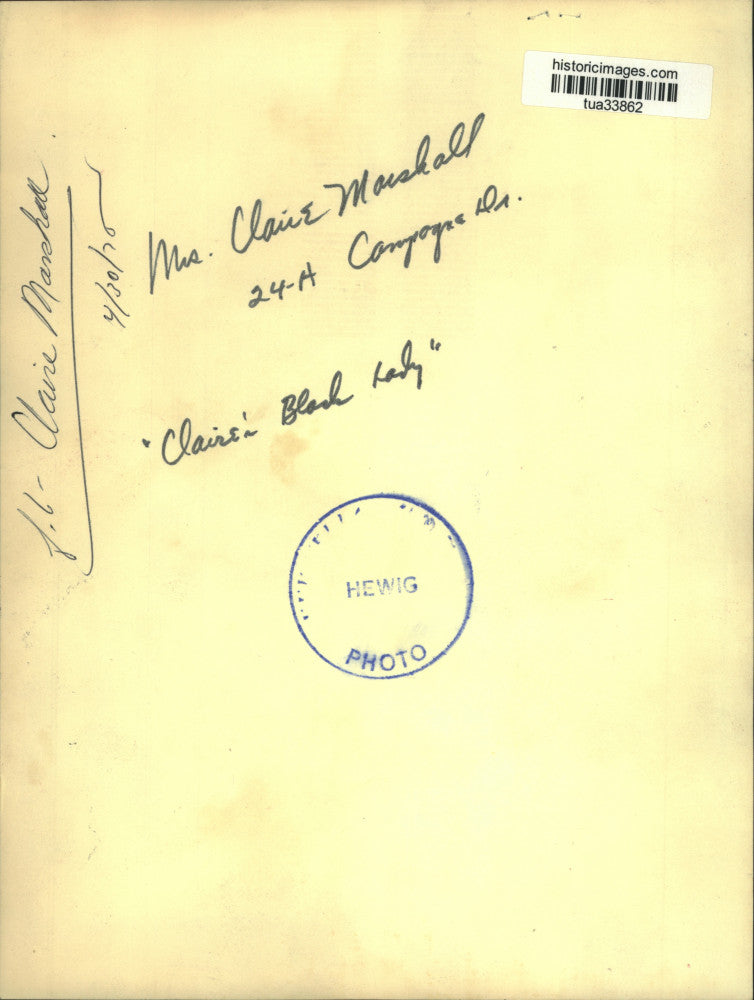 1975 Press Photo Claire Marshall sits on porch steps with her dog 'black lady'