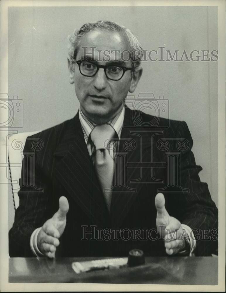 1970 Press Photo Abe Lovine, director of State Office of Employee Relations