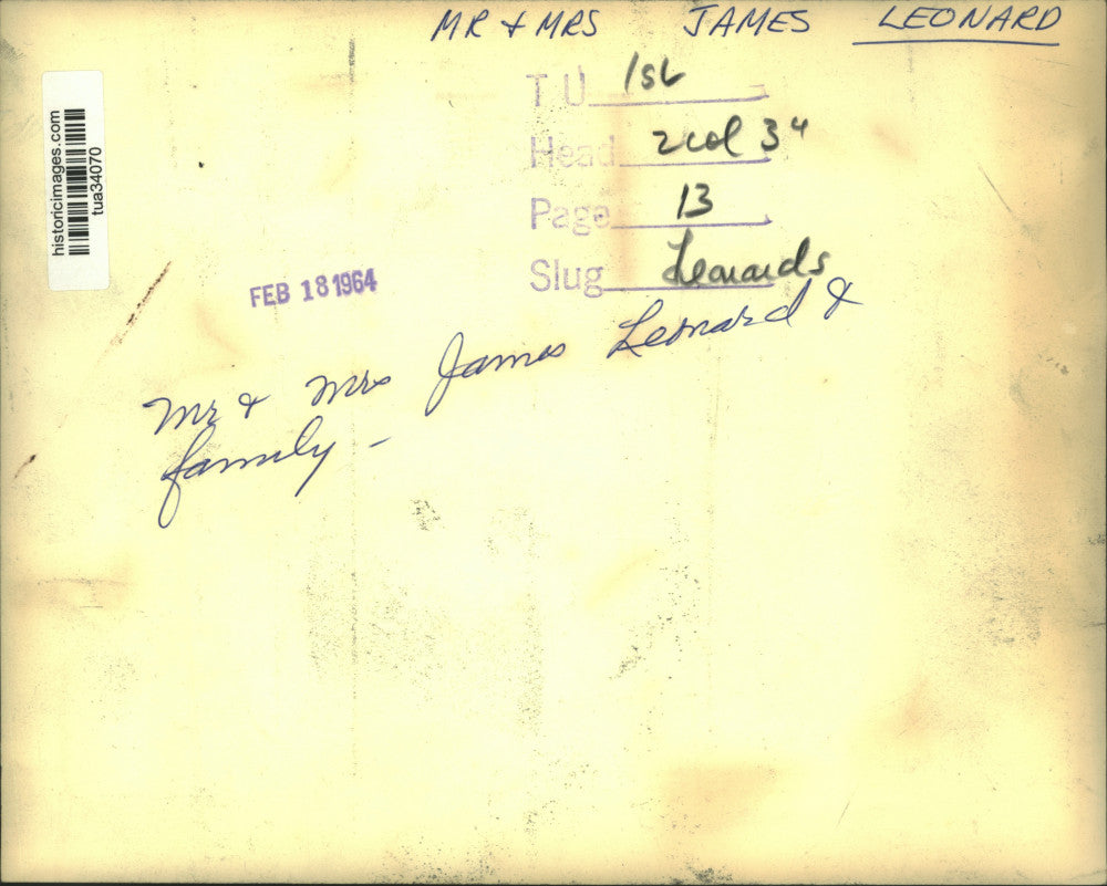 1964 Press Photo Mr and Mrs James Leonard pose with their four children