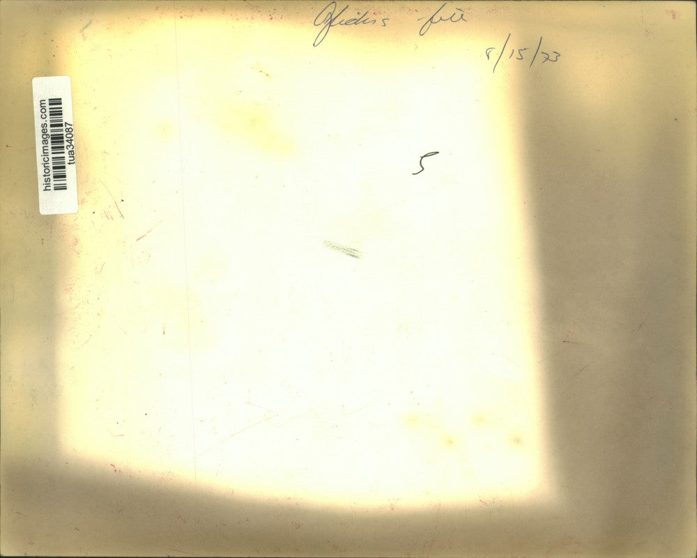 1973 Press Photo Plane takes off from grass runway with a glader tethered to it