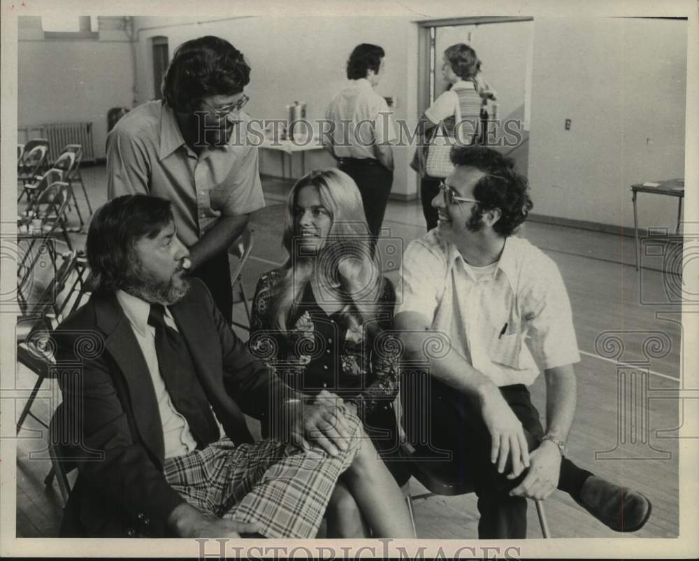 1973 Press Photo Educators sit together in school gym for a meeting - tua34201