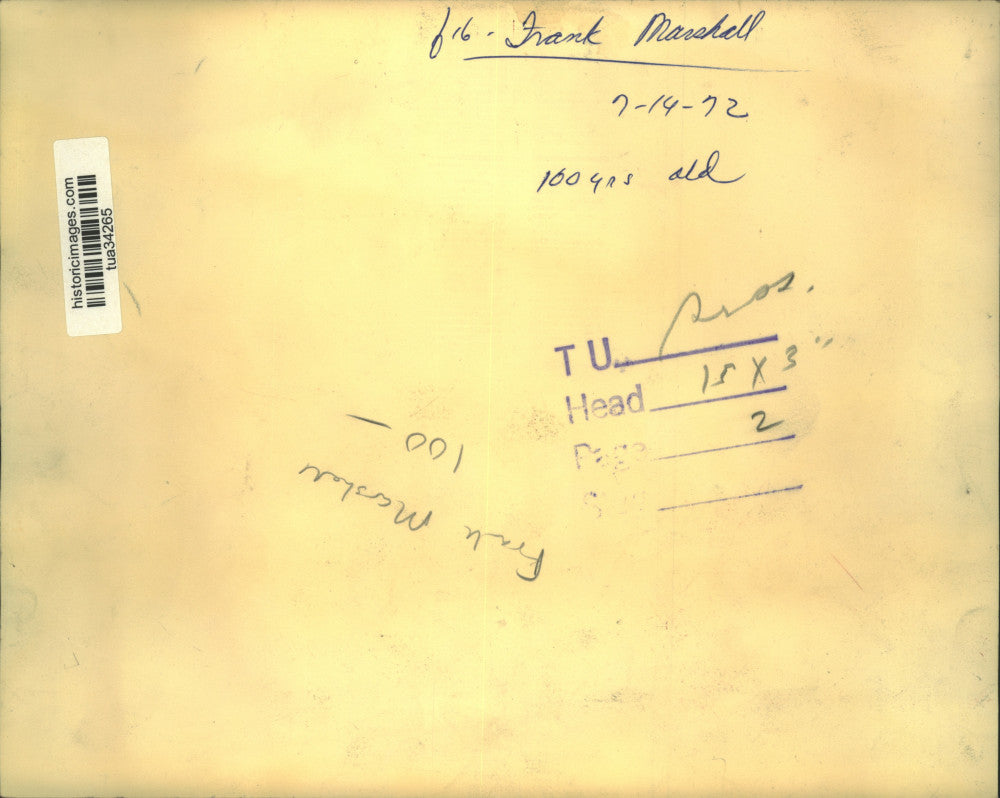 1972 Press Photo Centenarian Frank Marshall smokes a cigar in New York