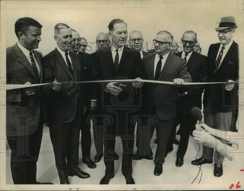 1969 Press Photo Ribbon cutting ceremony for Patroon Island Bridge, Albany, NY