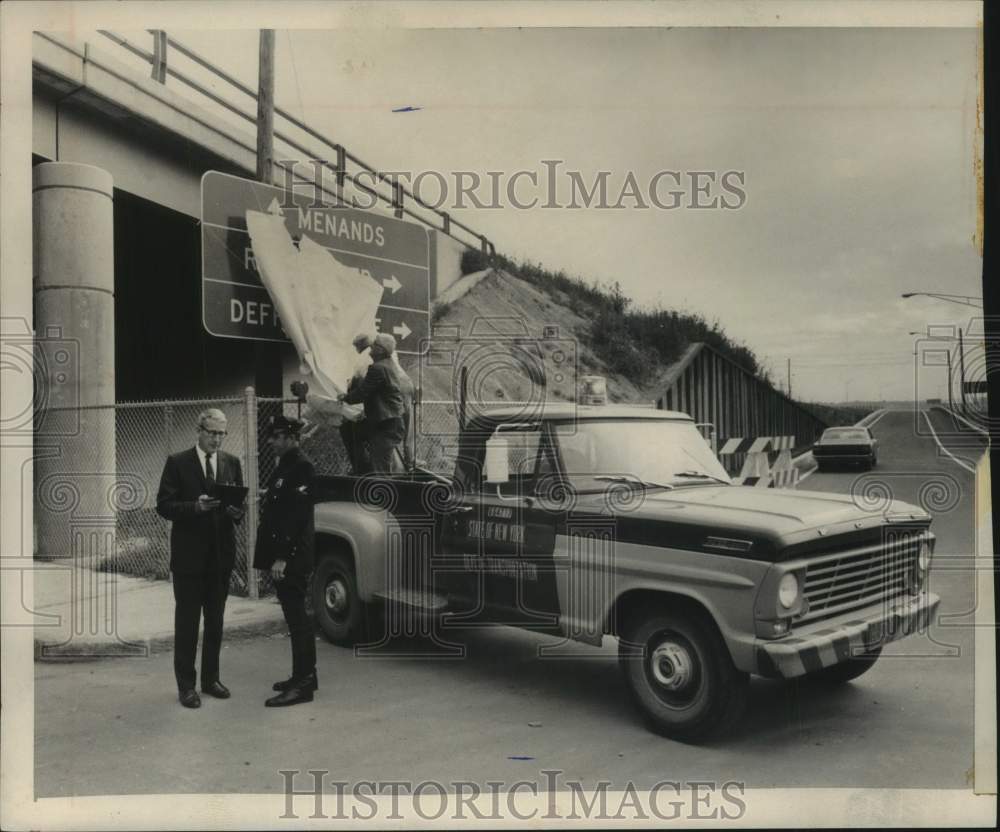 1969 Press Photo Street sign unveiled at Patroon Island Bridge, Albany, New York