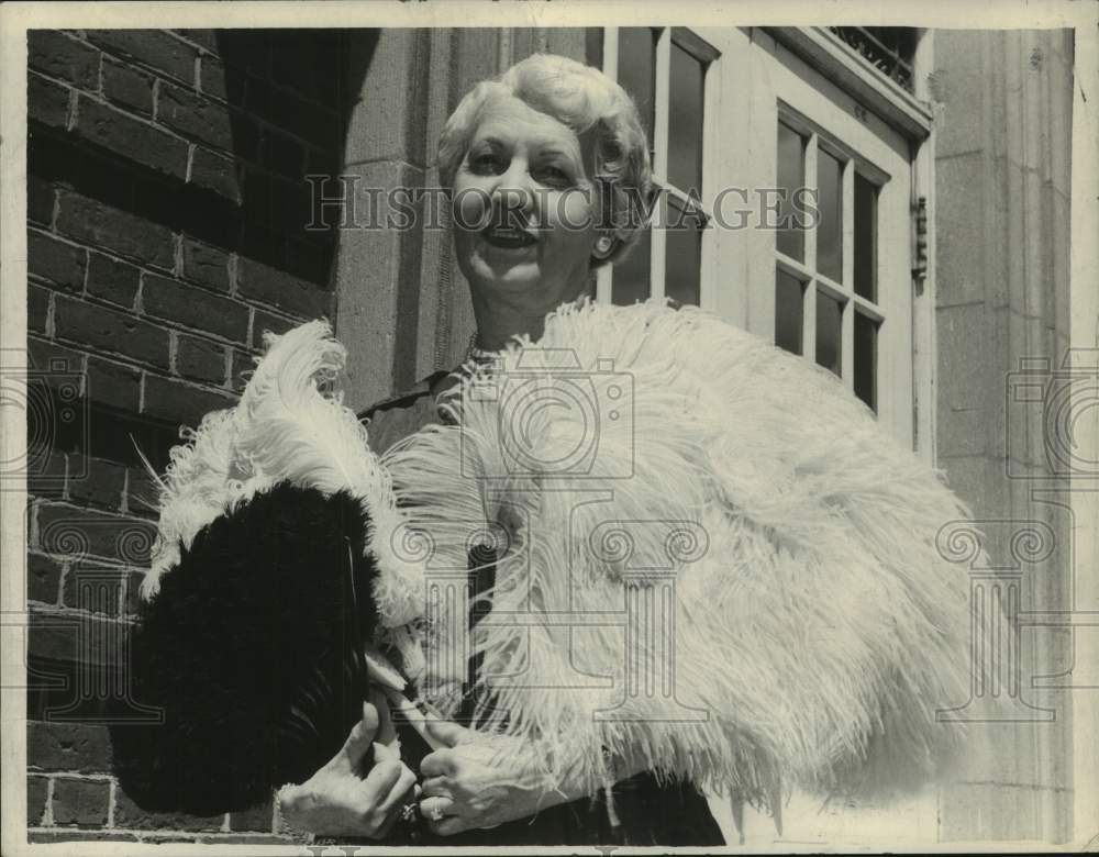 1961 Press Photo Mrs. Robert L. Leslie, Albany, New York - tua34411