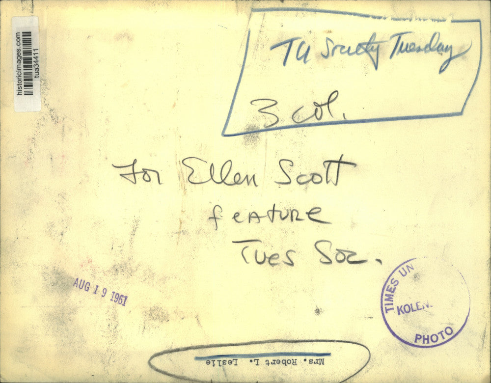 1961 Press Photo Mrs. Robert L. Leslie, Albany, New York - tua34411