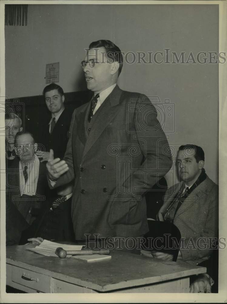 Load image into Gallery viewer, 1937 Press Photo Homer Martin speaks to auto workers union in Ontario
