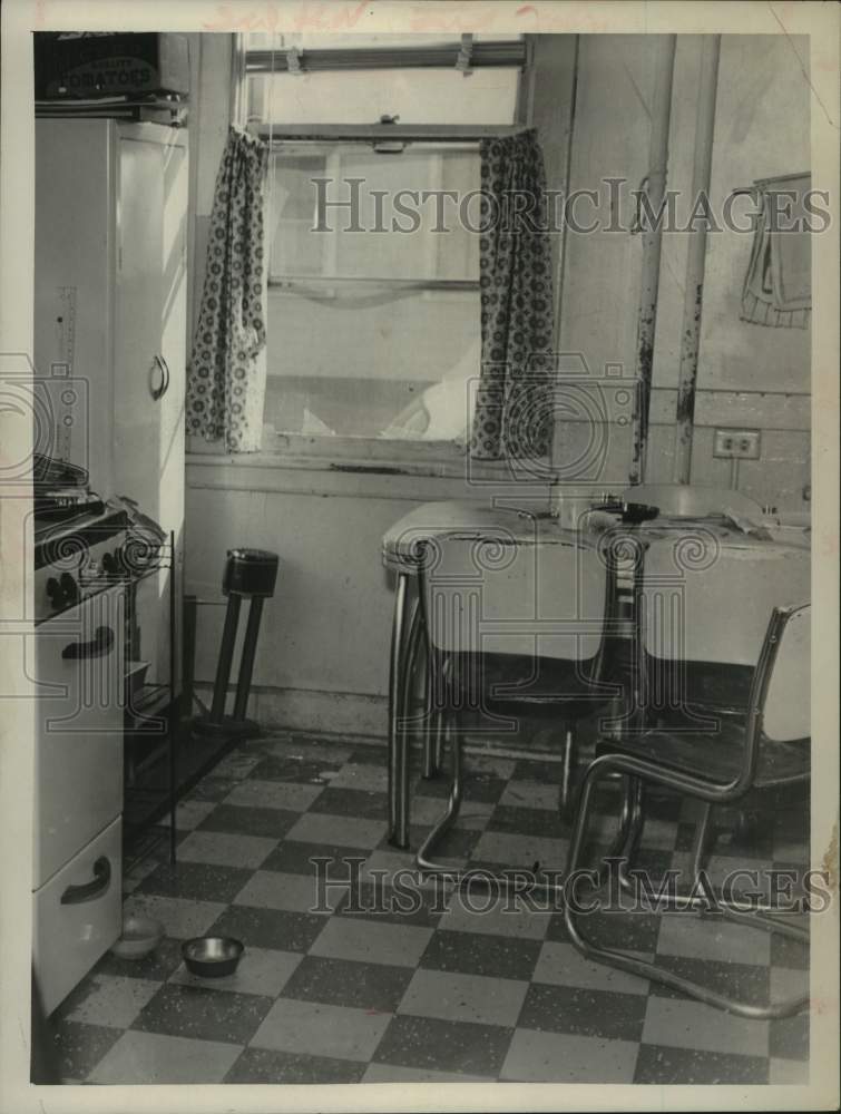 1964 Press Photo Broken window in kitchen from shooting suspect Alfred Miller