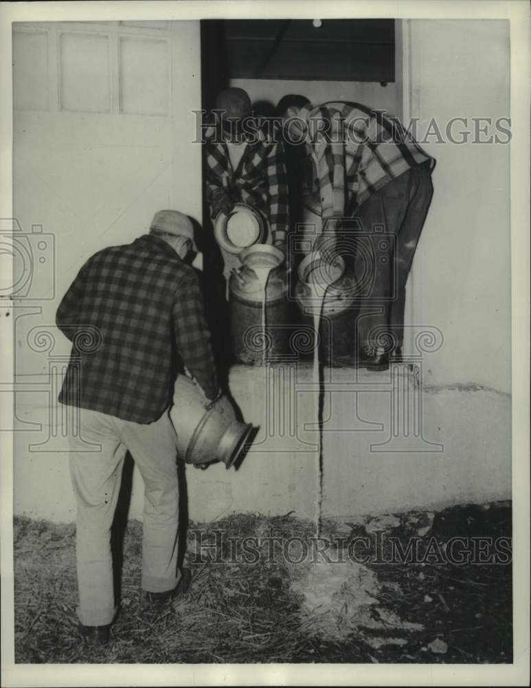 1957 Press Photo Dairy farmers dump milk during strike in Northeastern US