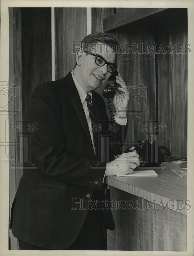 1968 Press Photo Dr. Alan D. Miller, New York - tua34694