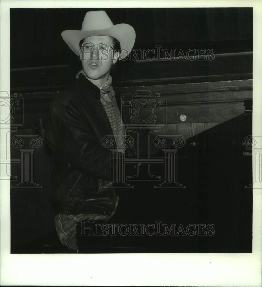 1993 Press Photo Albany Symphony conductor sings to New York elementary students- Historic Images