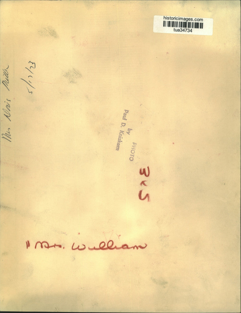 1973 Press Photo Mrs. David Miller with photo of airplane in her New York home